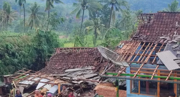 Penampakan Rumah di Bondowoso Rusak Usai Diterjang Angin Kencang