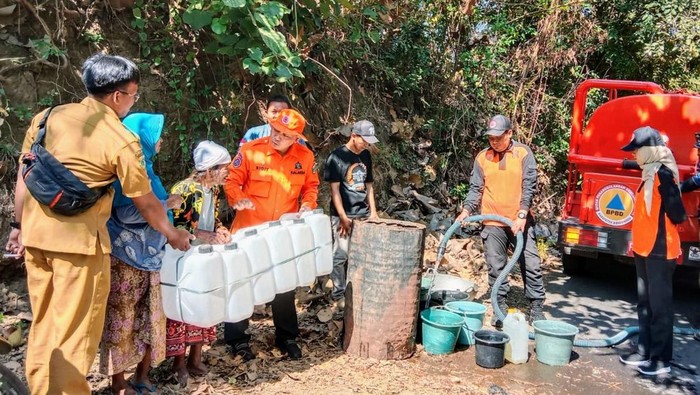 Desa di Bondowoso Mulai Didropping Air Bersih karena Mulai Kekeringan